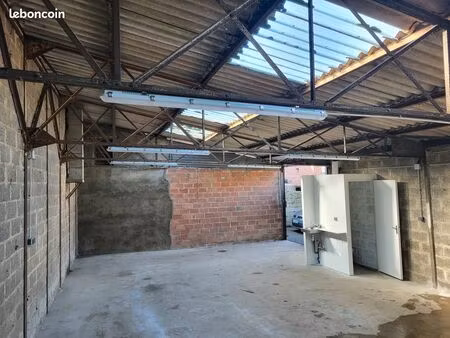 loue petit hangar en centre-ville