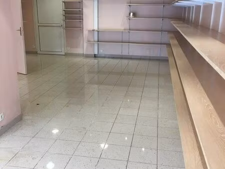 local commercial 70 m² – saint-avé – place françois mitterrand