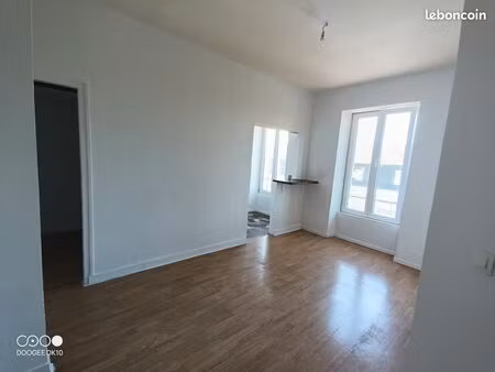 t2 dans résidence privée