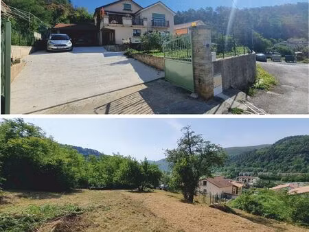 maison de 145 m² habitables située dans un environnement calme et verdoyant  bénéficiant d