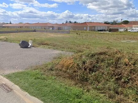 terrain 620 m2 idéalement situé à veauche (frais de notaire inclus dans le prix)