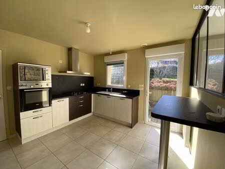 pavillon 9 pièces 225 m²