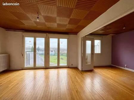 t4 de 72m2 avec balcon cave et parking