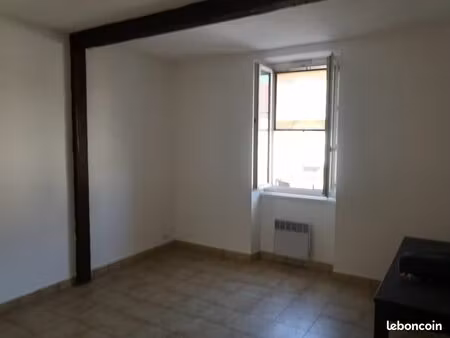 tournamy  deux pièces dans petit immeuble