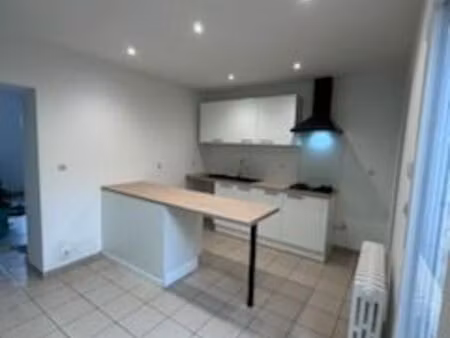 maison semi-mitoyenne tout confort entièrement rénovée à sin le noble