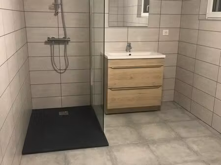 maison de plain-pied 90 m2 - jardin et cour clôturée avec garage