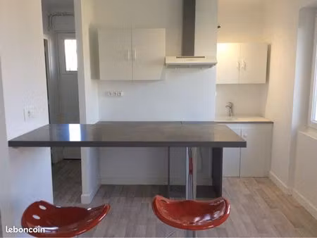 t2 quartier stade aurillac jardin privatif garage