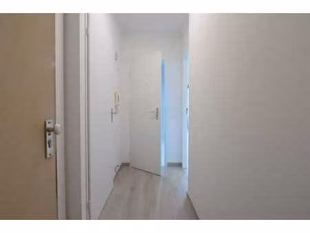 rare opportunité : studio au rdc entièrement rénové !