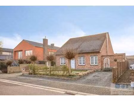 vrijstaande woning met 3 slpks  riant bijgebouw én epc c