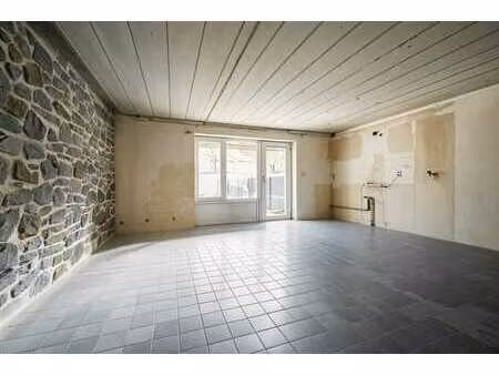 appartement à rénover avec jardin privatif à saint-servais