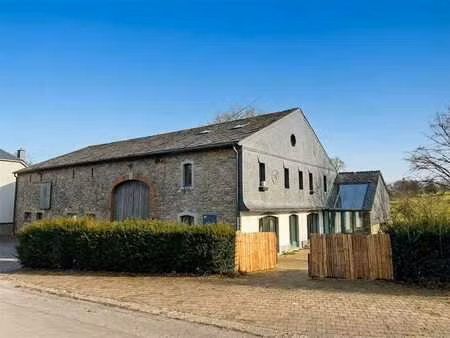 fermette rustique avec beaucoup de potentiel