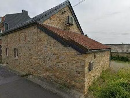 maison d’habitation avec jardin et garage
