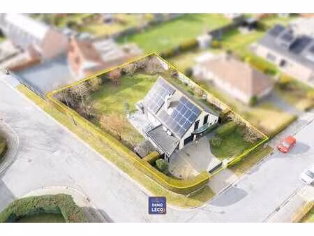 magnifique villa érigée sur 762m²  dans un clos prisé – cou