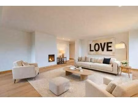 bel appartement avec vue sur un parc à uccle