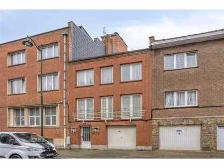 charmante maison avec beaucoup de potentiel.