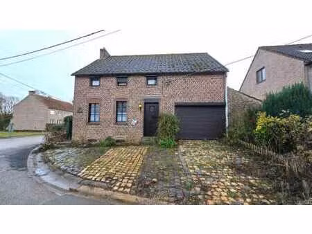 maison villageoise trois façades offrant un beau potentiel