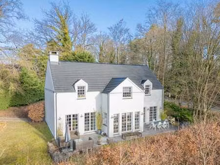 magnifique villa récente au cœur de lasne !