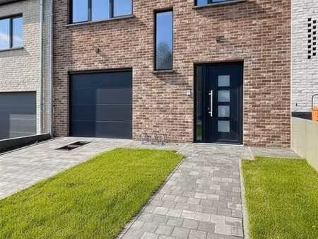 maison neuve 3 chambres + bureau – garage et jardin