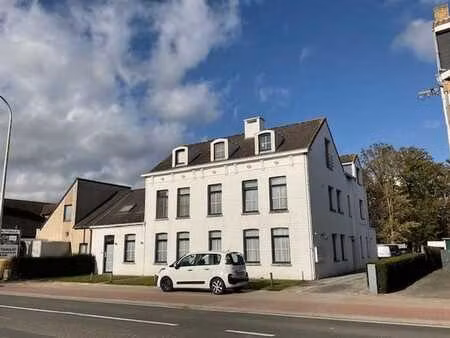 zeer mooi appartement op het 2de verdiep met 2 slaapkamer...