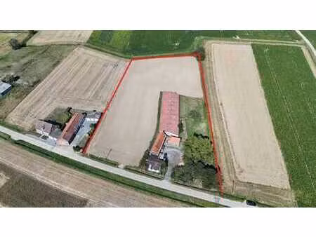 schitterend gelegen hoeve met open verzichten op 11106 m²...