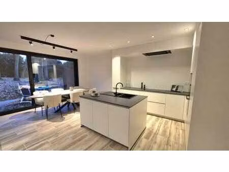 moderne en energiezuinige nieuwbouwwoning in groene omgev...