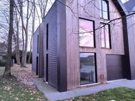 moderne en energiezuinige nieuwbouwwoning in groene omgev...