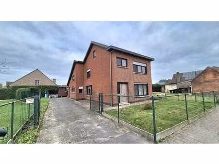 centraal gelegen alleenstaande woning met 3 slpkr  voortu...