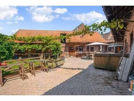 exclusieve landelijke hoeve met paardenstallen  magazijn ...