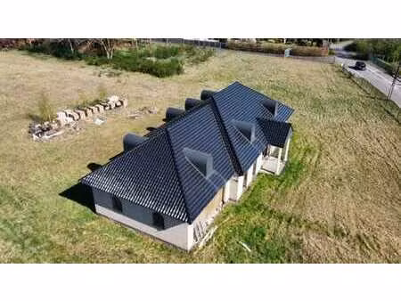 prachtige villa in ruwbouw  verder naar eigen smaak in te...