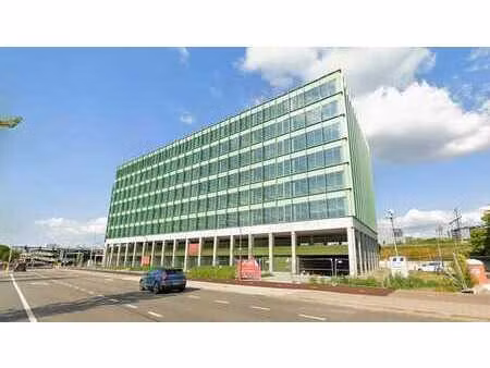 bureaux durables à louer à infíniti à la gare de berchem.