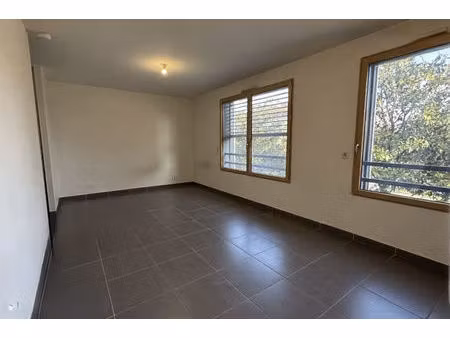 location appartement 1 pièce 31 m² à bron (69500)