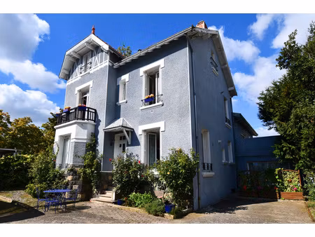 grande propriété familiale 263 m² habitables avec jardin à clermont-ferrand sud