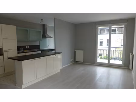 appartement f3 avec balcon a louer a magny le hongre