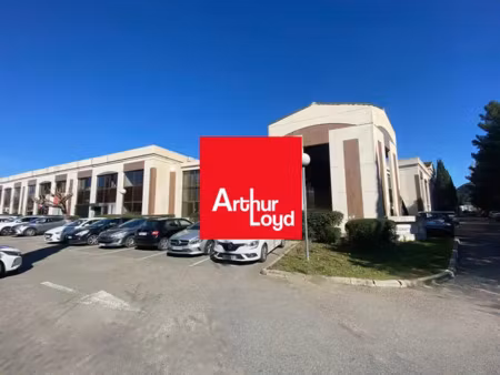 bureaux rénovés en duplex avec double accès indépendant - za les paluds - gémenos