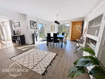 une maison de maître lumineuse  parfaitement organisée  où il fait bon vivre