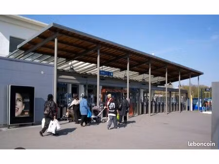 place de parking proche gare tremblay