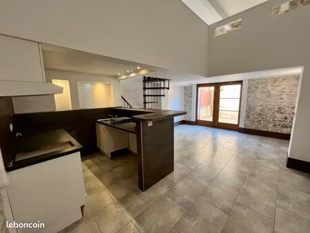 à louer – centre-ville vallauris 2 pièces atypique 38 m² + terrasse