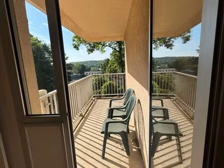 appartement t1 / grand studio de 32 5m2 plus balcon au 1er étage immeuble avec ascenseur