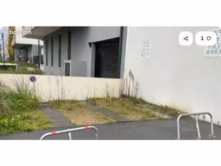 location 4 places de parking beautour 40/mois