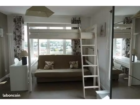 f1 lumineux avec terrasse et parking