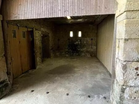 location garage box et parking à secqueville-en-bessin (14740) : à louer / 30m² secquevill