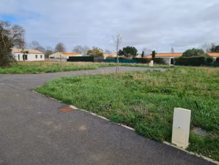 vente terrain 327 m² à pisany (17600)  53 000 €