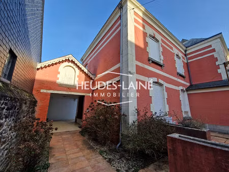 appartement f2 avec balcon ? hyper-centre d'avranches  rue calme