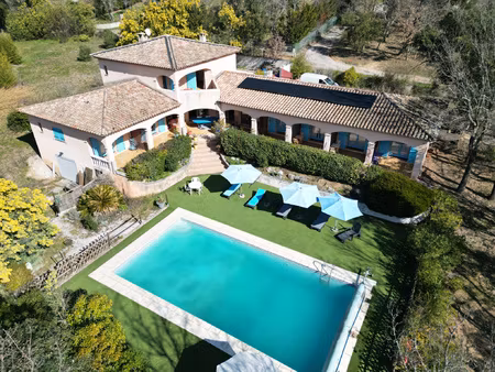 propriete de 11 pieces 260m2 avec piscine 12x6 sur un terra