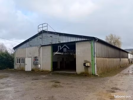 immeuble 3 pièces 440 m²