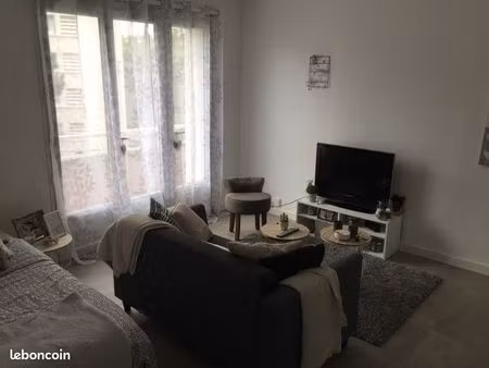 f1 31 m² – balcon plein sud – 2ᵉ étage – parking – haie vigné