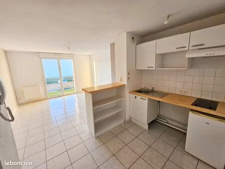 appartement f2 de 39m2  avec balcon  proche toutes commodités  parking privatif sécurisé a