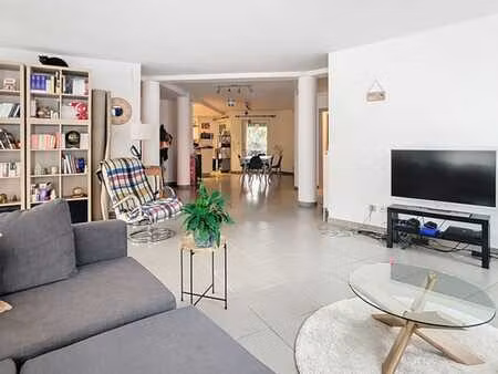 appartement d'angle 3 chambres  2 terrasses et parking