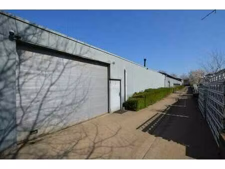 magazijn van 440 m² met privatieve inrijpoort