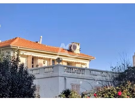 trois pièces avec terrasse (54m) zone pinède